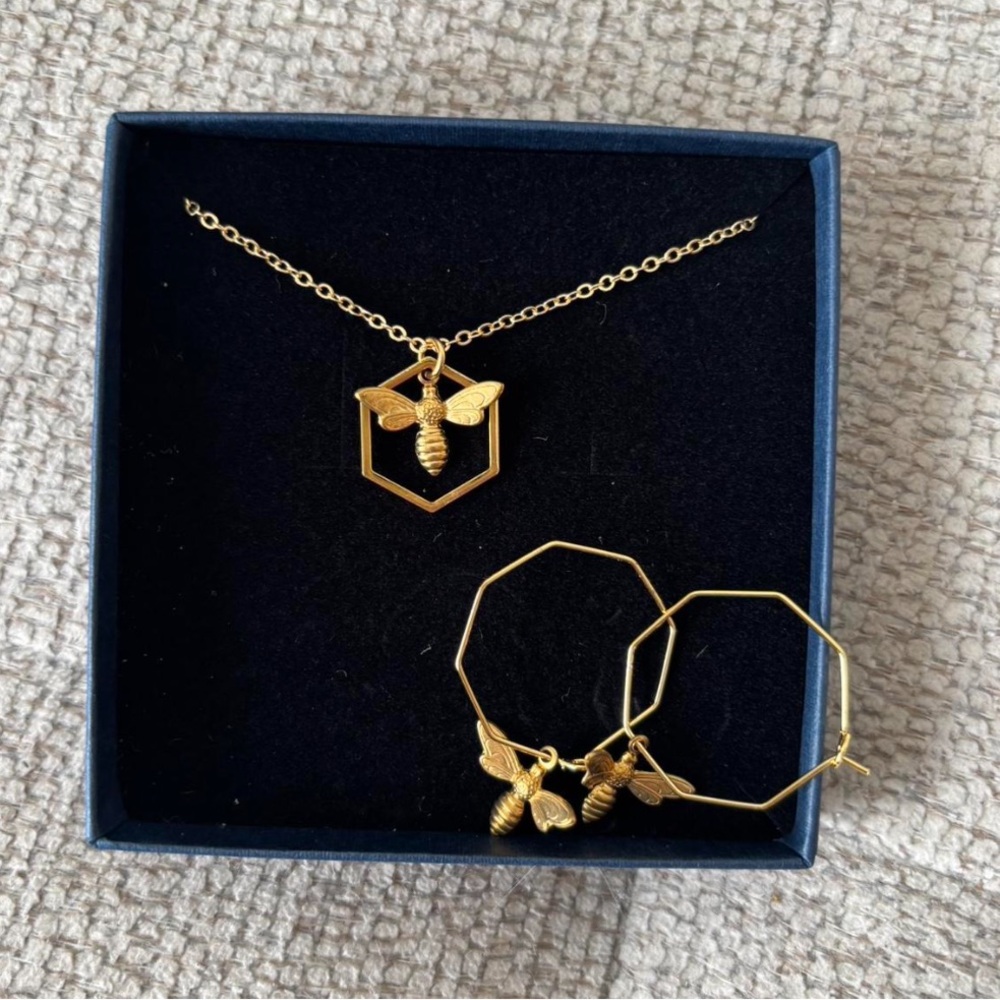 Bee Earring and Necklace set in gold